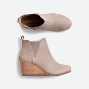 Toms Kelsey Pull On Leather Wedge Bootie